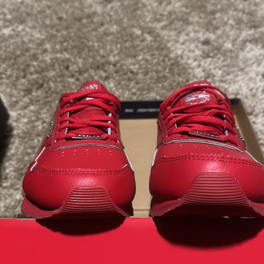 Red Reebok classic - Picture 2 of 9